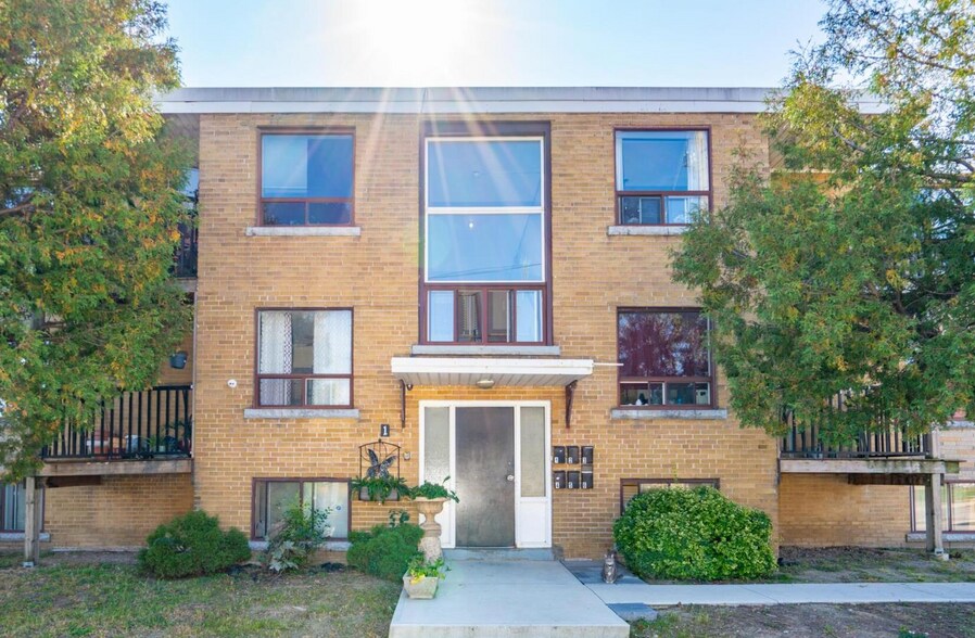 Primary Photo Of 1 Bexley Cres, Toronto Apartments For Sale