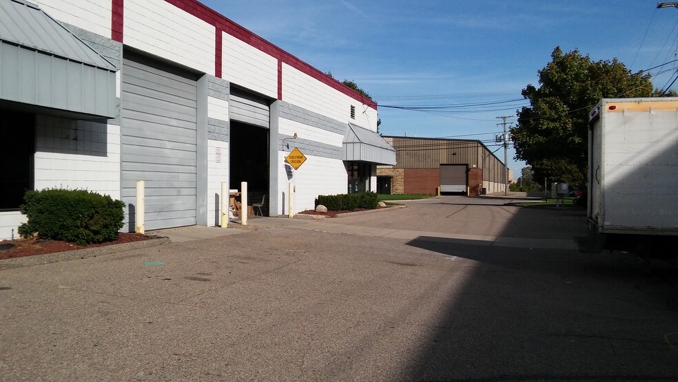 More Photos Of 8341-8351 Ronda Dr, Canton Manufacturing For Lease