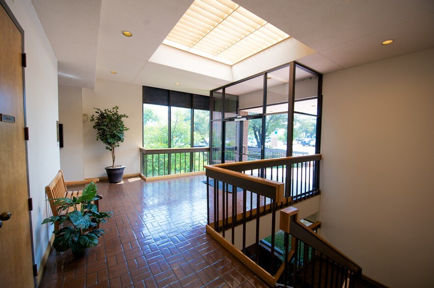 More Photos Of 1721 W Plano Pky, Plano Office For Lease