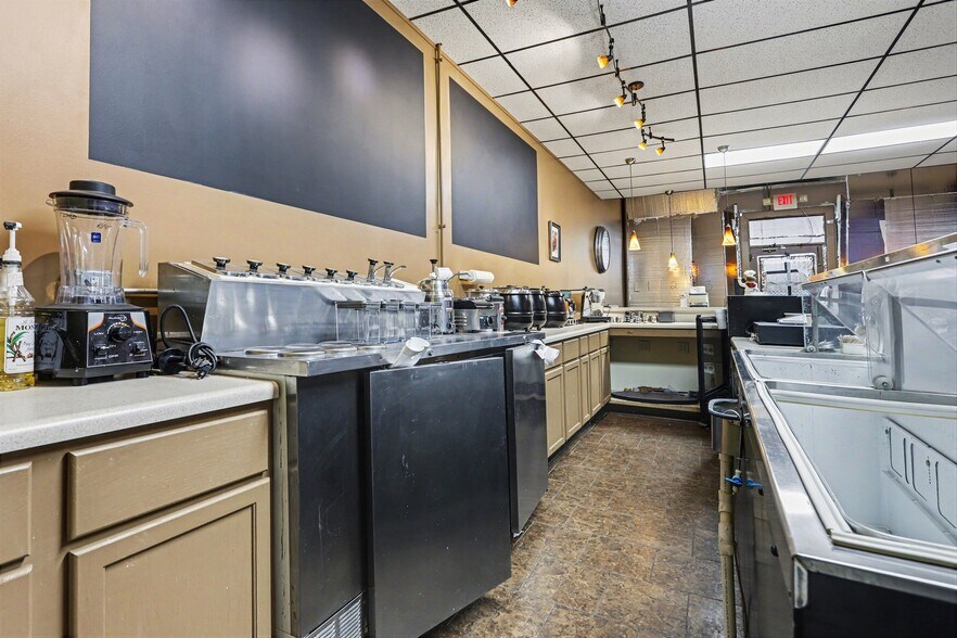 More Photos Of 130 E Water St, Constantine General Retail For Sale