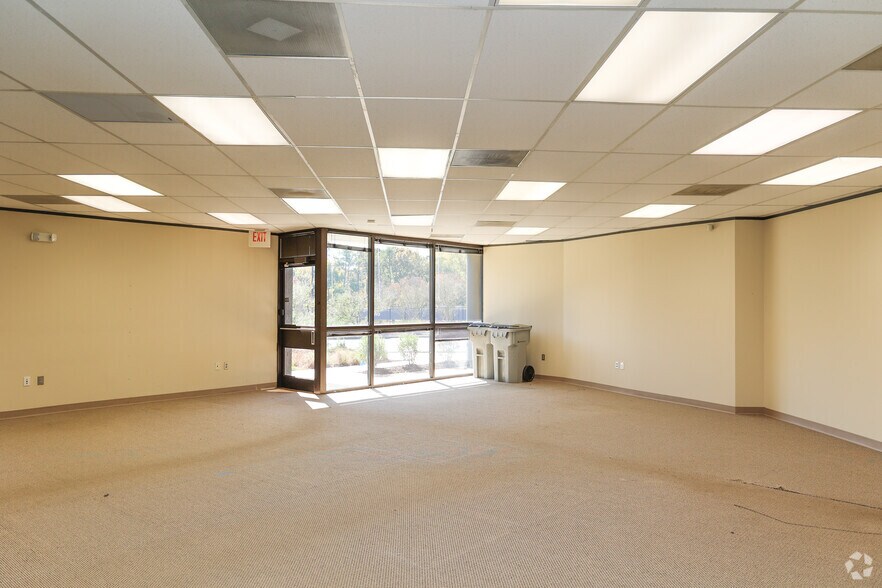 More Photos Of 7500 E Independence Blvd, Charlotte Unknown For Lease