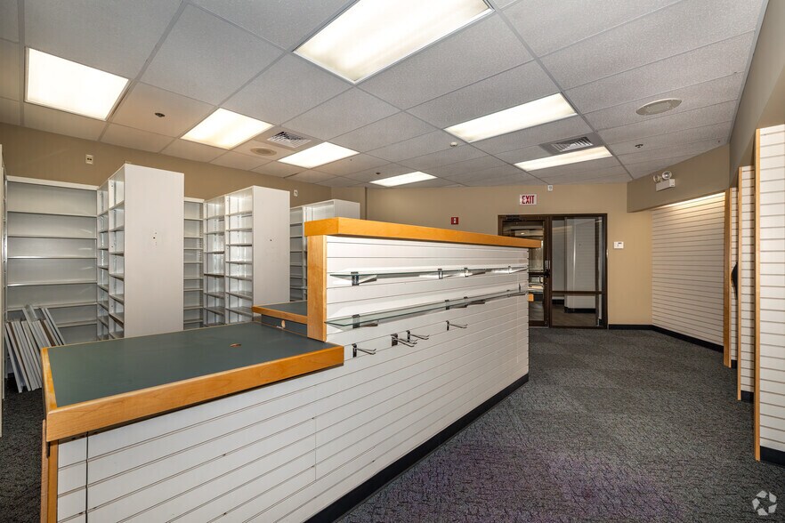 More Photos Of 7111 E 21st St, Wichita Medical For Sale