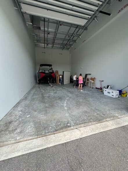 More Photos Of 12300 Itec Park dr, Fort Myers Warehouse For Sale