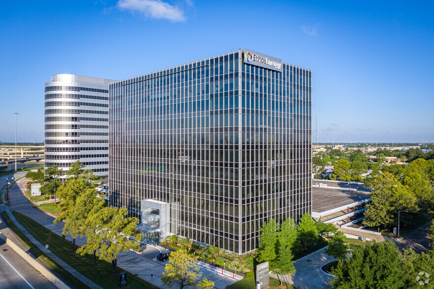 More Photos Of 2800 N Loop Fwy W, Houston Office For Lease