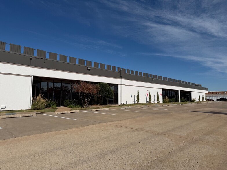 More Photos Of 6701-6715 E 41st St, Tulsa Storefront For Lease