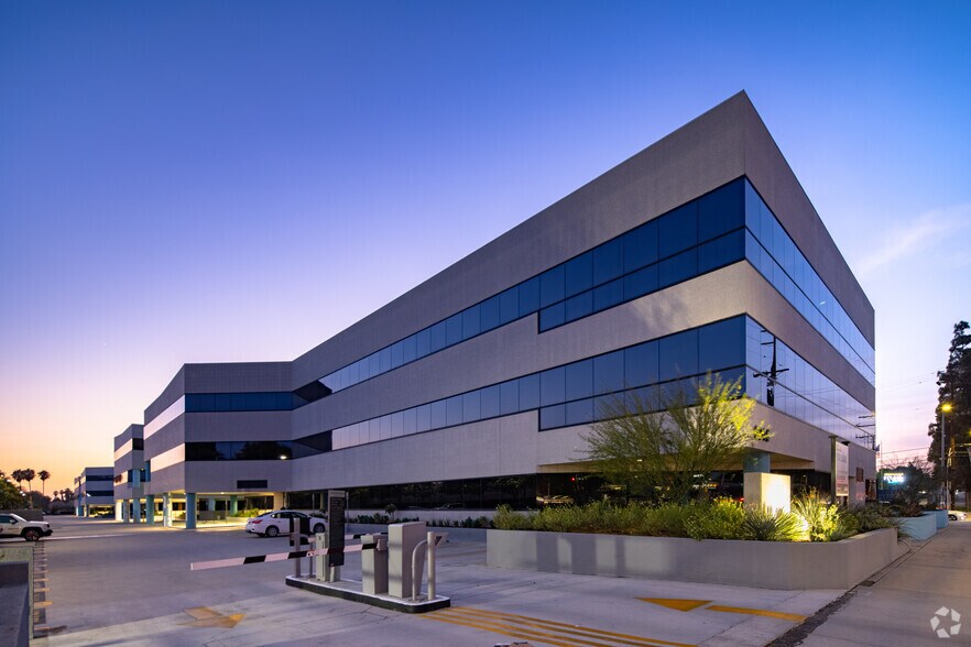 Primary Photo Of 6345 Balboa Blvd, Encino Unknown For Lease