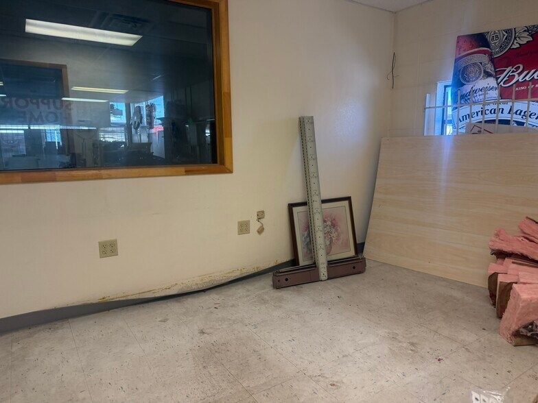 More Photos Of 1460 Carr St, Lakewood Freestanding For Lease