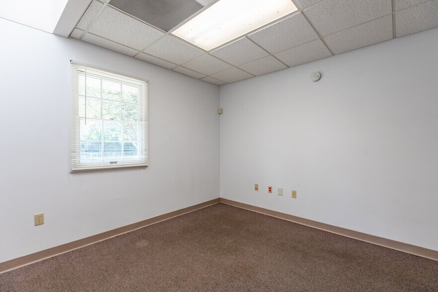 More Photos Of 640 S Walker St, Bloomington Medical For Sale