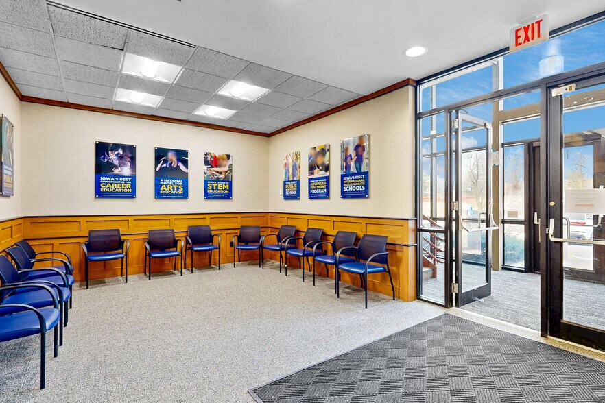 More Photos Of 2100 Fleur Dr, Des Moines Office For Sale