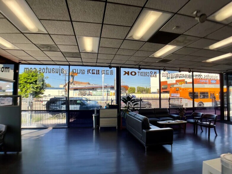 More Photos Of 3530 W Olympic Blvd, Los Angeles Storefront Retail Office For Lease