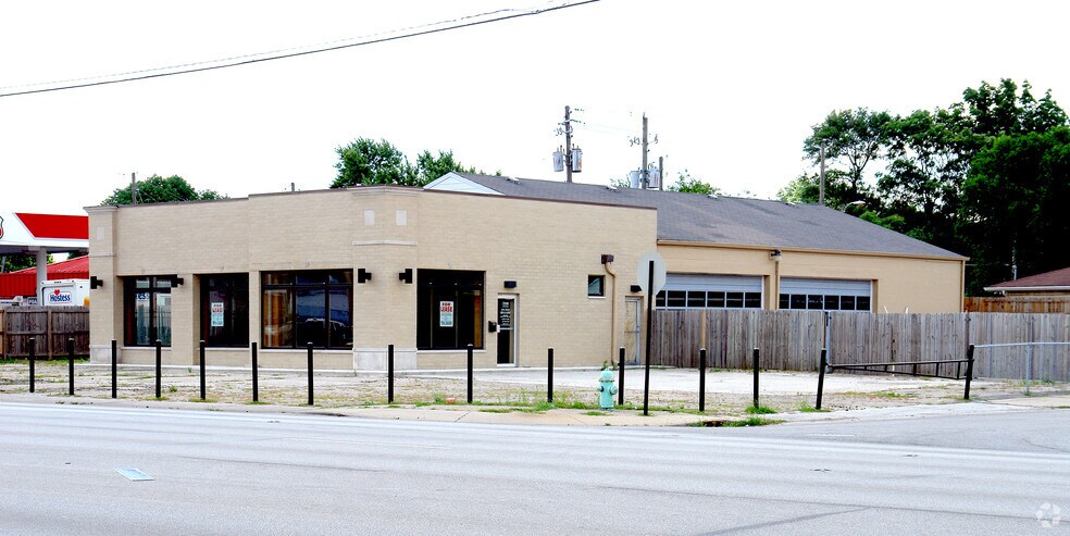More Photos Of 2427 W 16th St, Indianapolis Freestanding For Lease