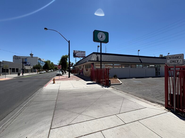 More Photos Of 900 S Main St, Las Vegas Office For Lease