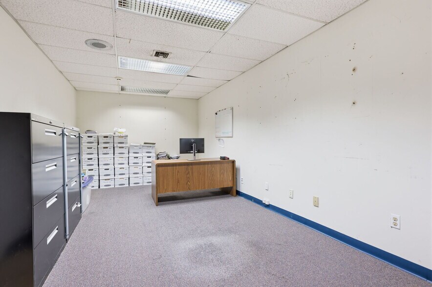 More Photos Of 1568 Woodbourne Rd, Levittown Office For Lease
