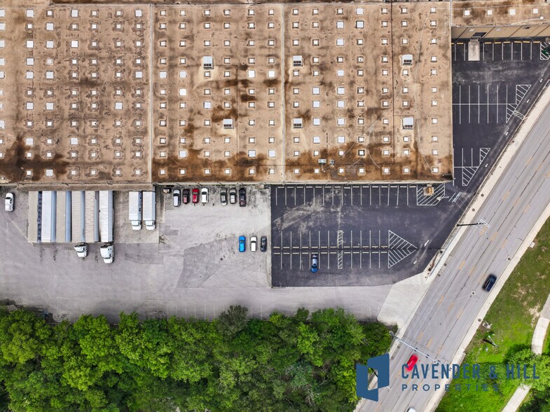 More Photos Of 3200 E Houston St, San Antonio Warehouse For Sale