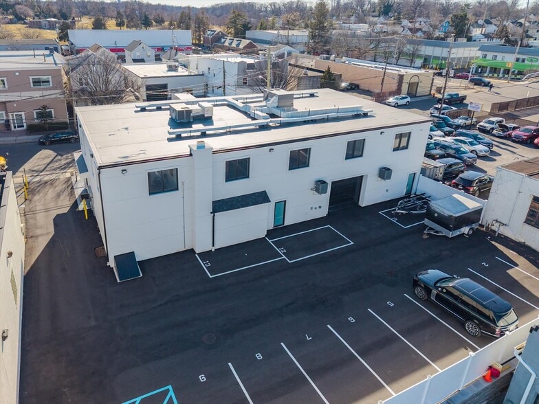 More Photos Of 25 Willowdale Ave, Port Washington Office For Sale