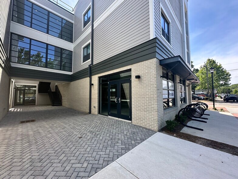 More Photos Of 601 E 39th St, Savannah Freestanding For Lease