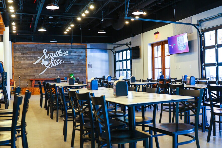 More Photos Of 3525 N Frazier St, Conroe Manufacturing For Sale