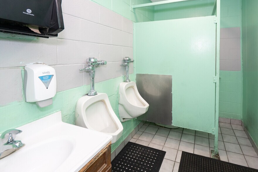 More Photos Of 596 Busha Hwy, Marysville Bar For Sale