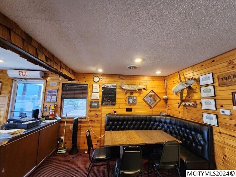More Photos Of 702 E Lake St, Ventura Restaurant For Sale