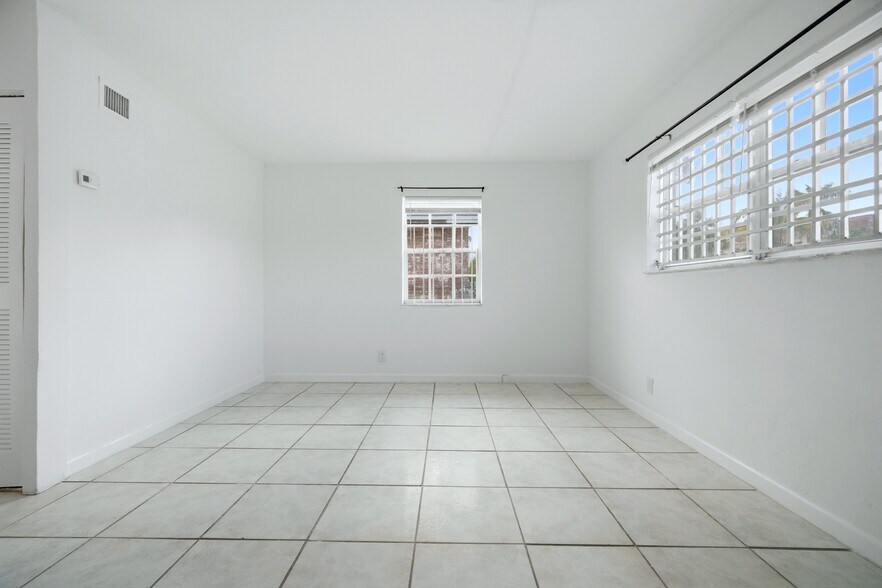 More Photos Of 823-825 NW 9th St, Hallandale Beach Apartments For Sale