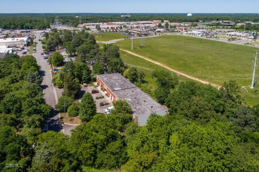 More Photos Of 225-245 Granite Springs Rd, Richmond Light Distribution For Lease