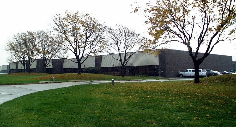 More Photos Of 15301 Century Dr, Dearborn Light Manufacturing For Lease