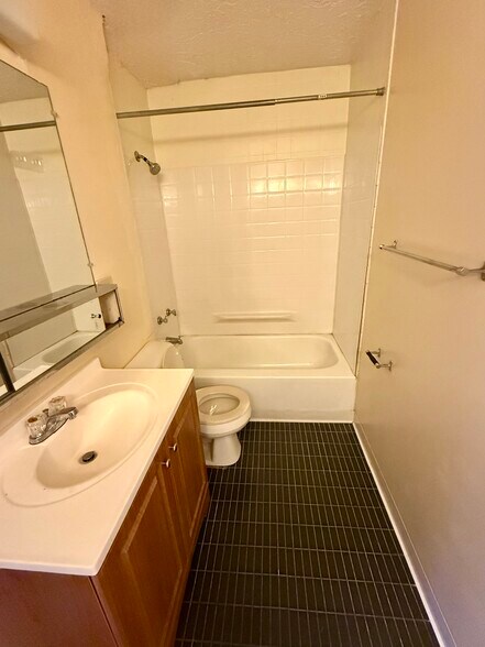 More Photos Of 4822 Hyde Park Blvd, Niagara Falls Apartments For Sale