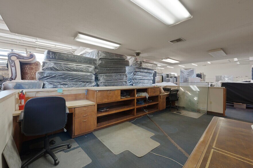More Photos Of 221 Broadway Blvd SE, Albuquerque Freestanding For Sale