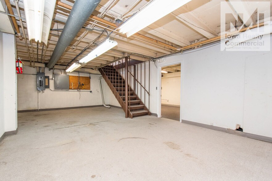 More Photos Of 115 30th Street Dr SE, Cedar Rapids Freestanding For Lease