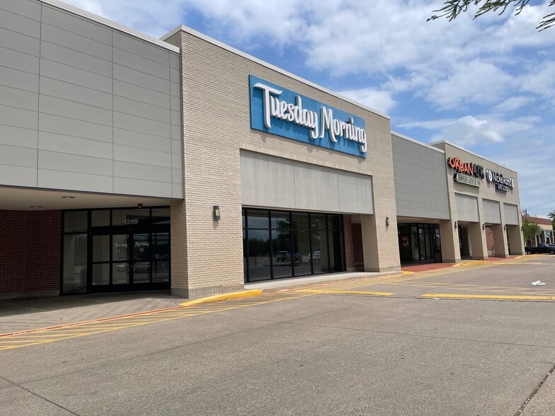 More Photos Of 3046 Lavon Dr, Garland General Retail For Lease