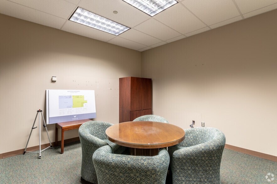 More Photos Of 2735 Austin Hwy, San Antonio Office For Lease