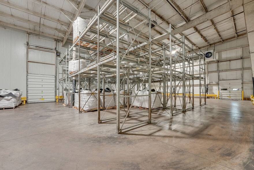More Photos Of 400 Great Lakes Pky, Bellevue Warehouse For Sale