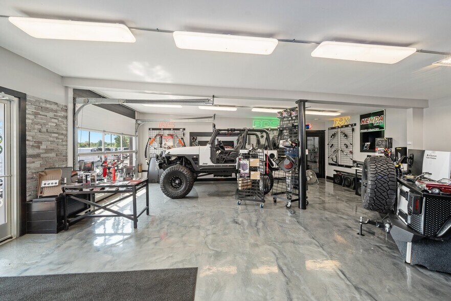 More Photos Of 1097 Eddie Dowling Hwy, North Smithfield Service Station For Sale