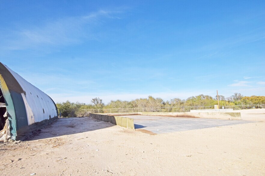 More Photos Of 305 E 57th St, Odessa Warehouse For Sale