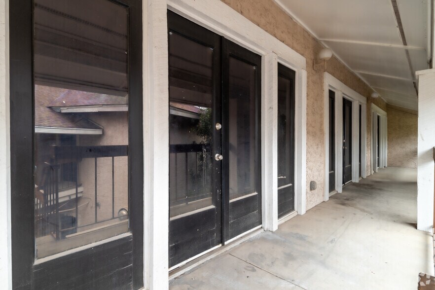 More Photos Of 6323 Sovereign Dr, San Antonio Office For Sale