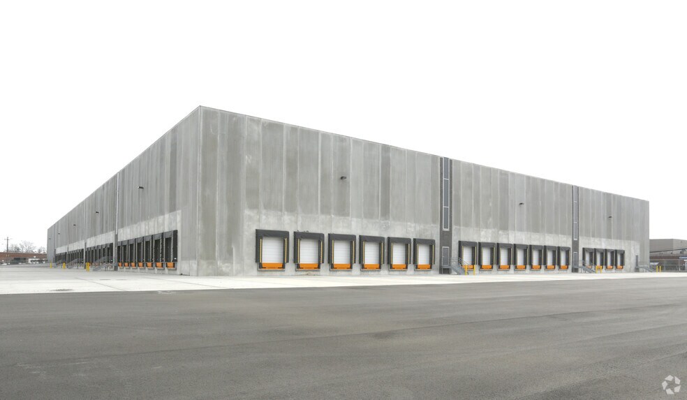 More Photos Of 125 North St, Teterboro Warehouse For Lease