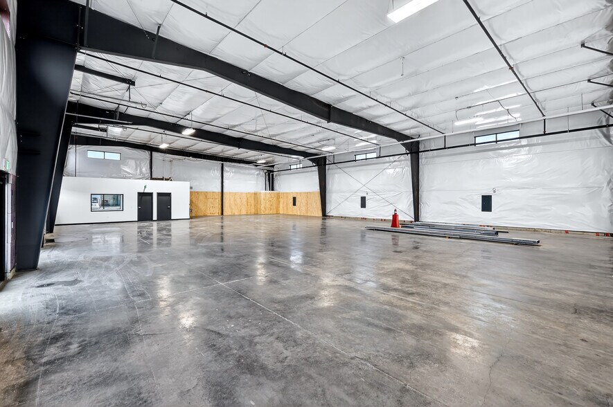 More Photos Of 4524 Barker Rd, Spokane Valley Showroom For Lease