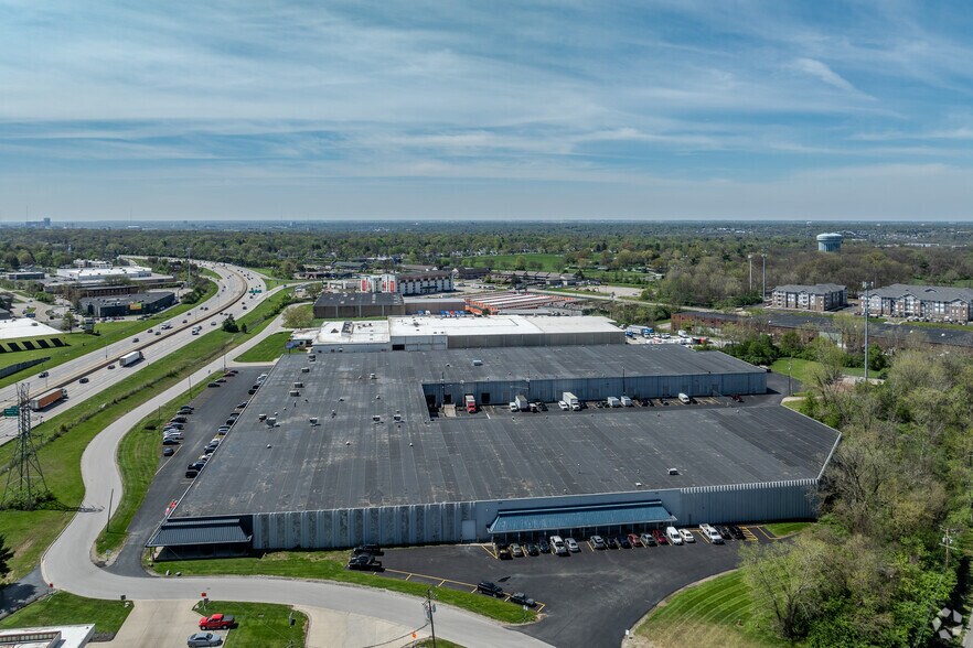 More Photos Of 5051 Freeway Dr E, Columbus Warehouse For Sale