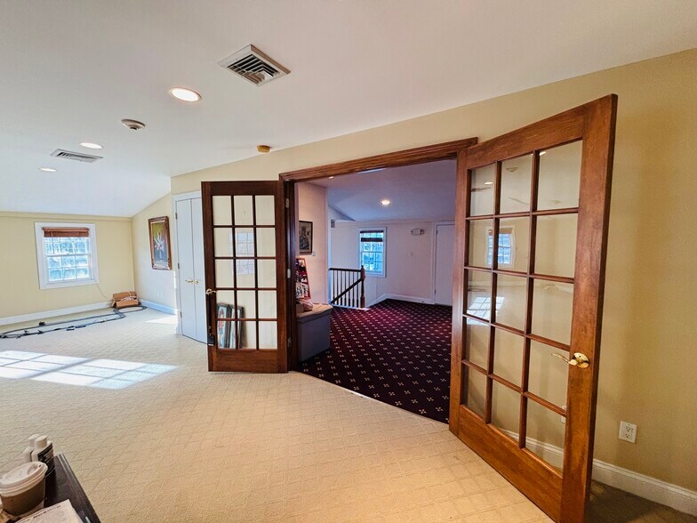 More Photos Of 1345 Old Northern Blvd, Roslyn Storefront Retail Office For Sale