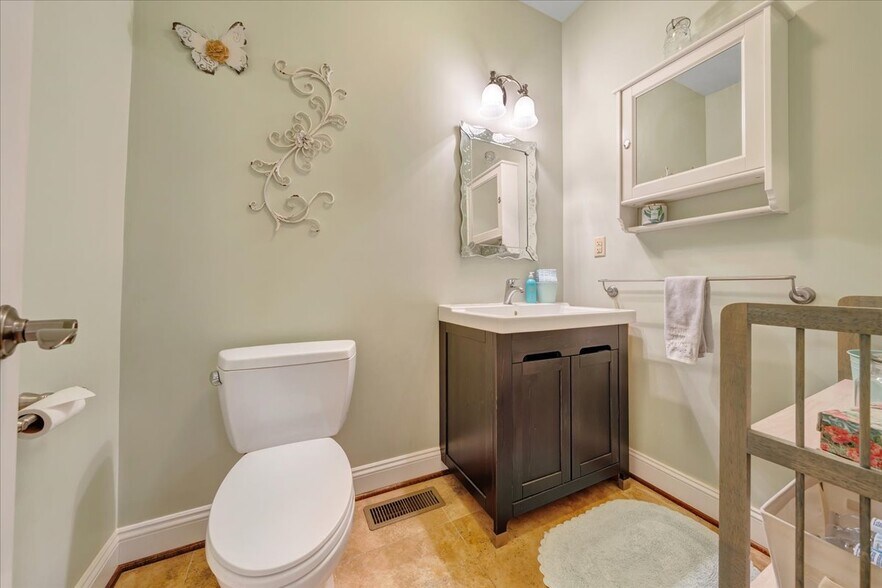 More Photos Of 1526 Franklin Rd SW, Roanoke Hospitality For Sale