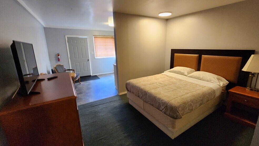 Primary Photo Of 50865 Trans-Canada Hwy, Boston Bar Hotel For Sale