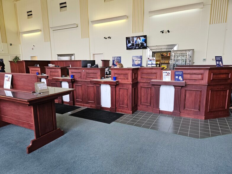 More Photos Of 311 W Grand Ave, Wisconsin Rapids Office For Sale