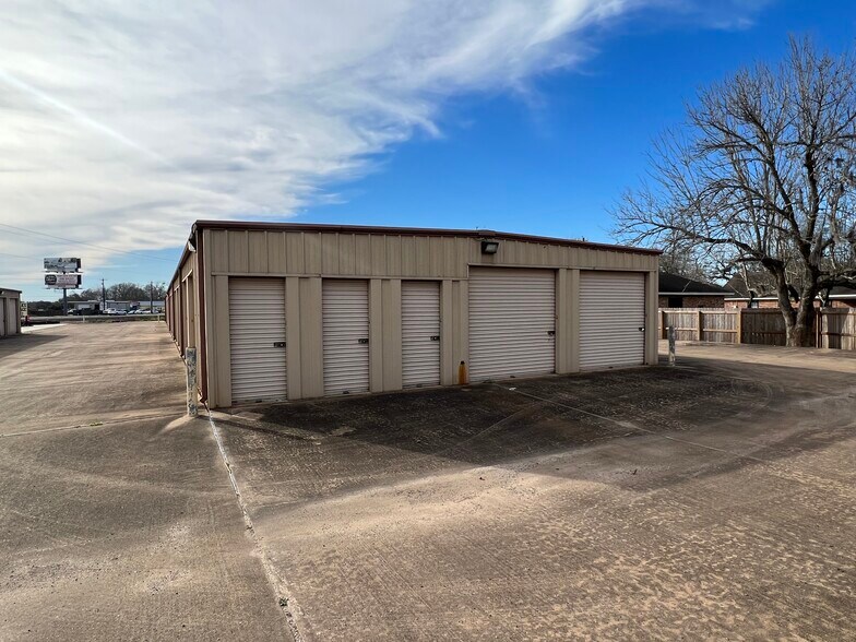 More Photos Of 20738 TX-36, Brazoria Self Storage For Sale