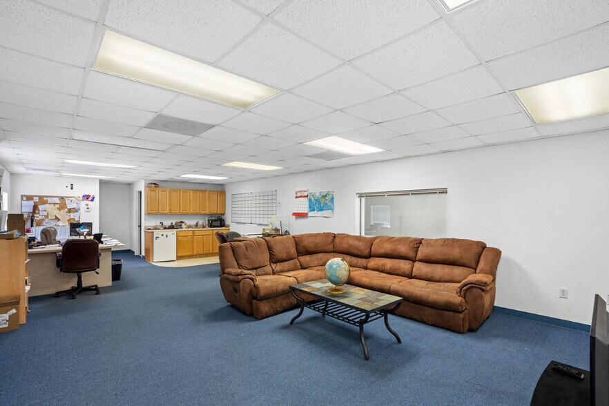More Photos Of 4430 Eastport Pky, Port Orange Manufacturing For Sale