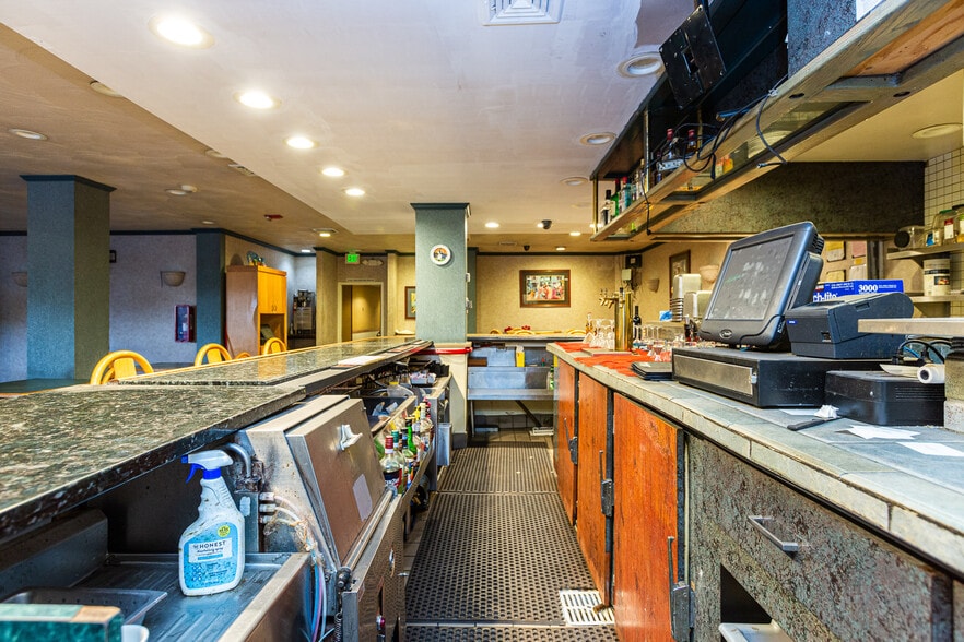 More Photos Of 150 Hegenberger Rd, Oakland Hotel For Sale