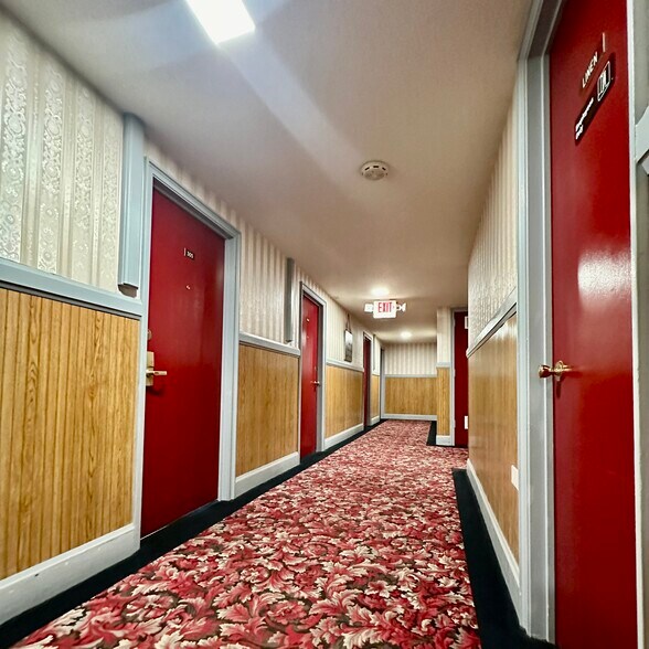 More Photos Of 925 1st Ave, Monte Vista Hotel For Sale