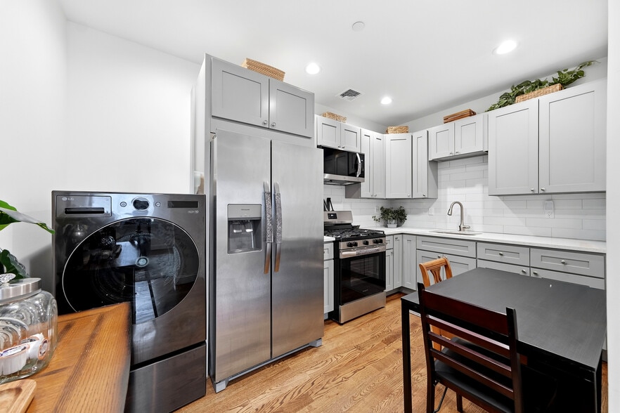 More Photos Of 272 Broadway, Bethpage General Retail For Sale