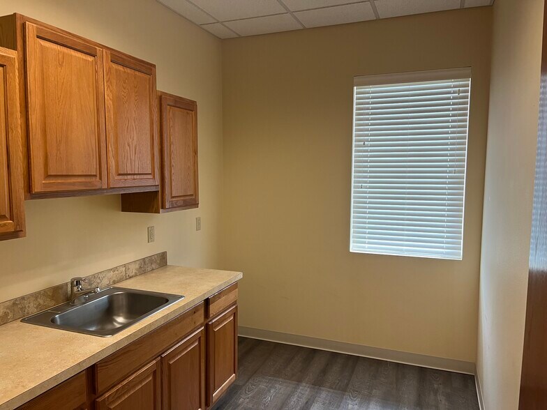 More Photos Of 4206 W 24th Ave, Kennewick Loft Creative Space For Sale