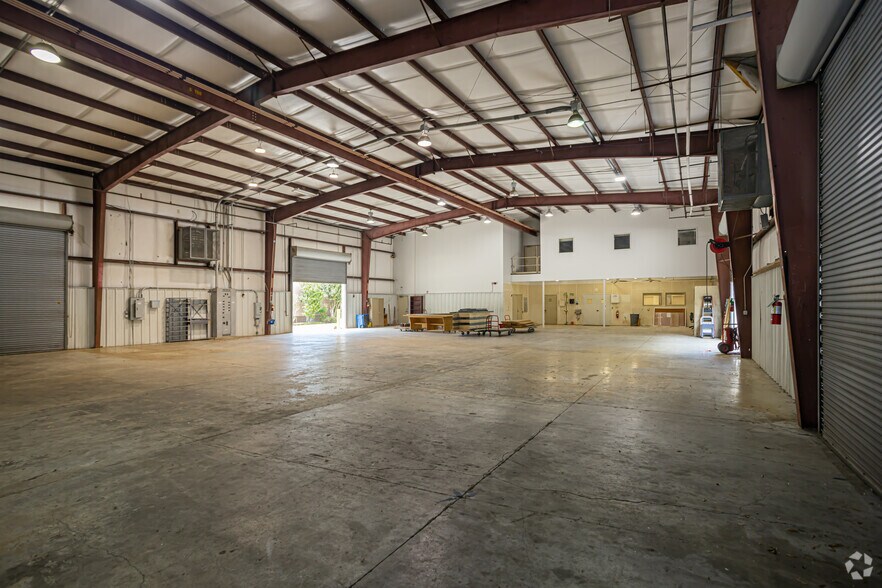 More Photos Of 730 E Kaliste Saloom Rd, Lafayette Distribution For Sale