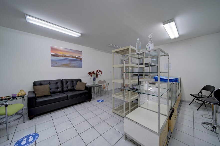 More Photos Of 330-332 W 9th St, Hialeah Storefront Retail Office For Lease